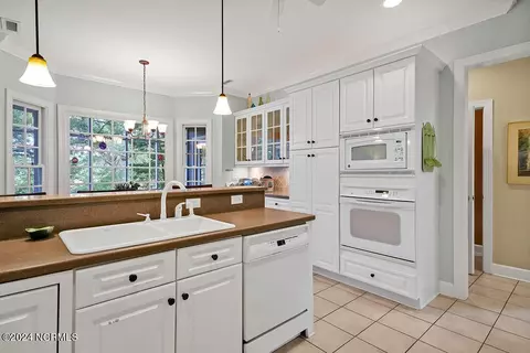 Kitchen - 100 Drake Rd, Hampstead, NC 28443 photo 3 of 9