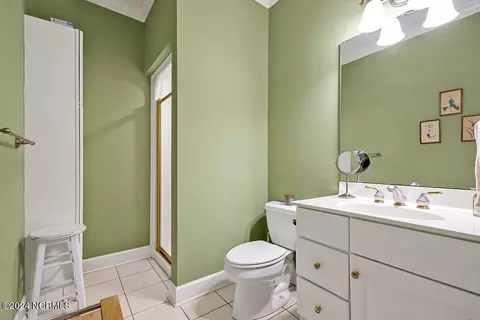 Bath - 100 Drake Rd, Hampstead, NC 28443 photo 4 of 6