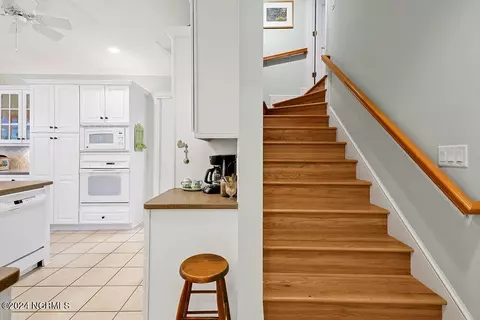 Entry Way - 100 Drake Rd, Hampstead, NC 28443 photo 2 of 3