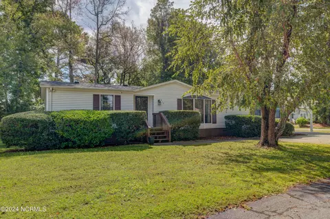 515 Pirate Ct, Hampstead, NC 28443