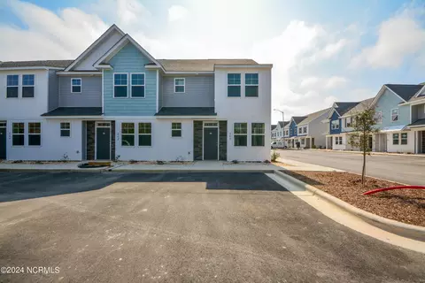 220 Sandy Cove Ln, Sneads Ferry, NC 28460