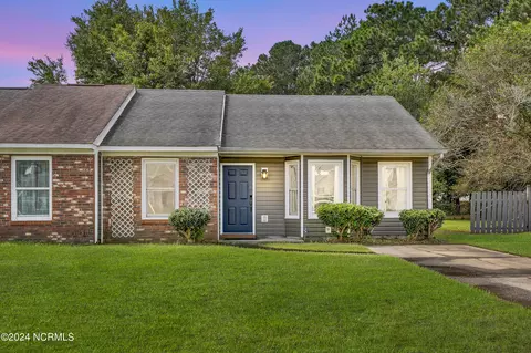 2731 Brookfield Dr, Midway Park, NC 28544