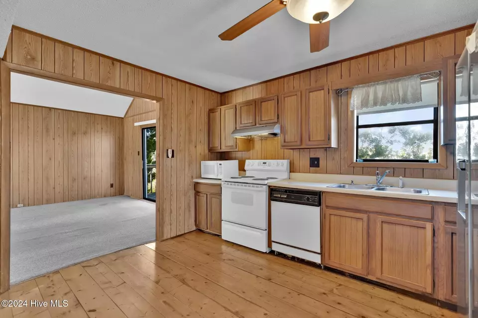  1620 E Pelican Dr, Oak Island, NC 28465 photo 10