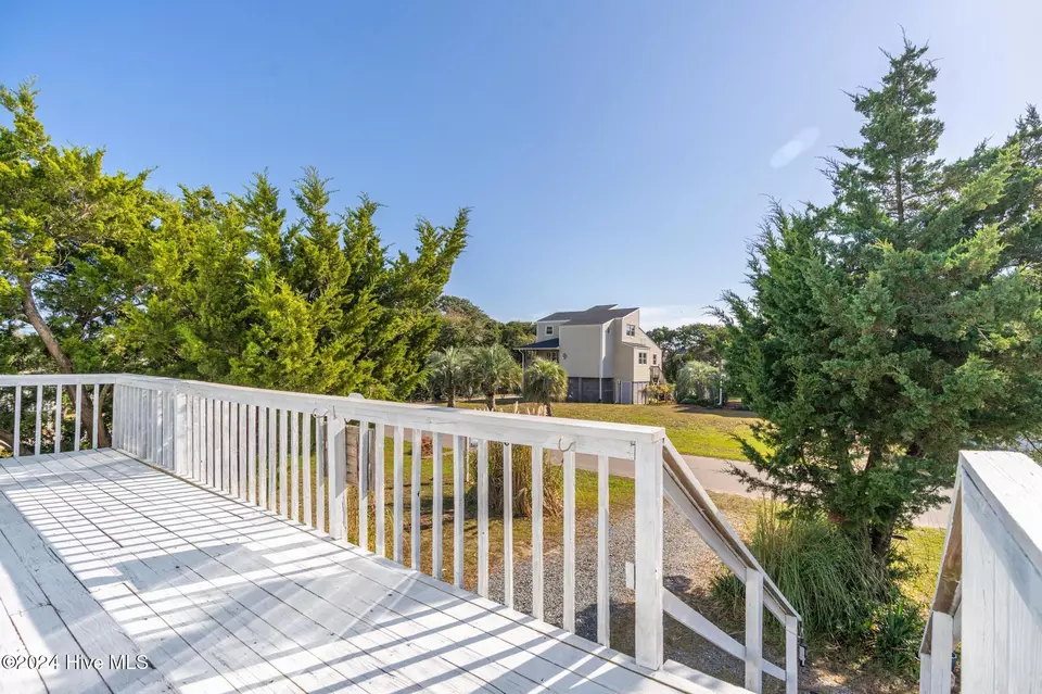  1620 E Pelican Dr, Oak Island, NC 28465 photo 4