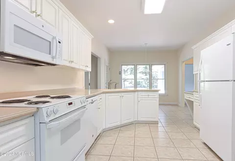 Kitchen - 15 Cedar Ln, Pinehurst, NC 28374 photo 2 of 3