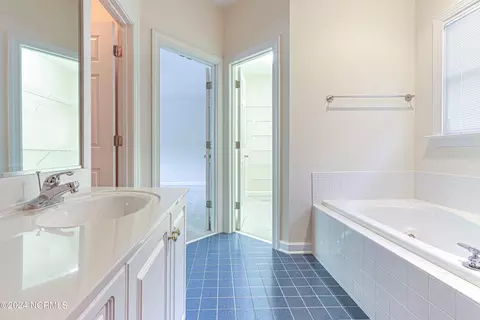 Bath - 15 Cedar Ln, Pinehurst, NC 28374 photo 2 of 2