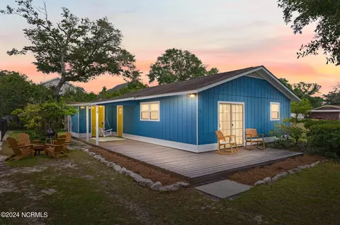 112 NE 20th St, Oak Island, NC 28465
