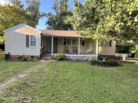 113 E Calhoun St, Whiteville, NC 28472