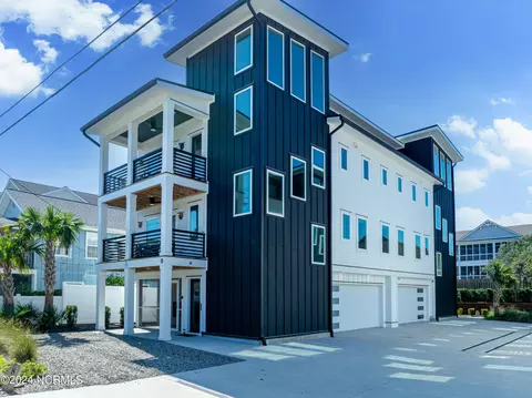 8 E Columbia St #A, Wrightsville Beach, NC 28480