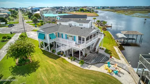 4103 4th St, Surf City, NC 28445