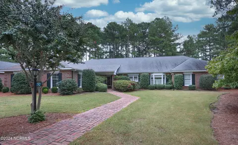 57 Manigault Pl, Southern Pines, NC 28387