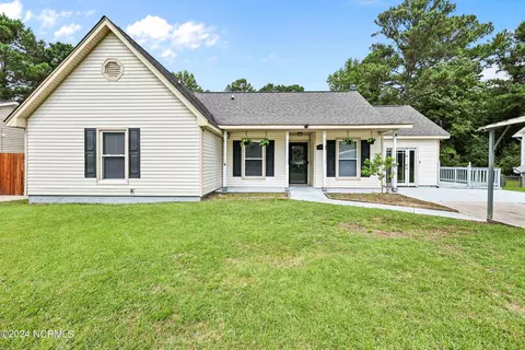 132 Broadleaf Dr, Jacksonville, NC 28546