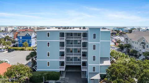 712 Saint Joseph St #402, Carolina Beach, NC 28428