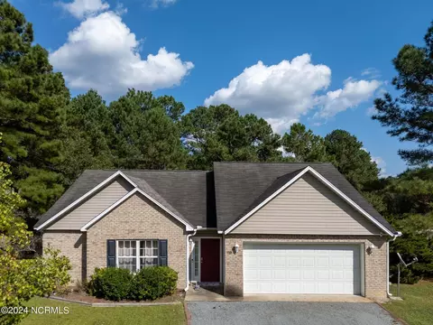 110 Ravenwood Rd, Aberdeen, NC 28315