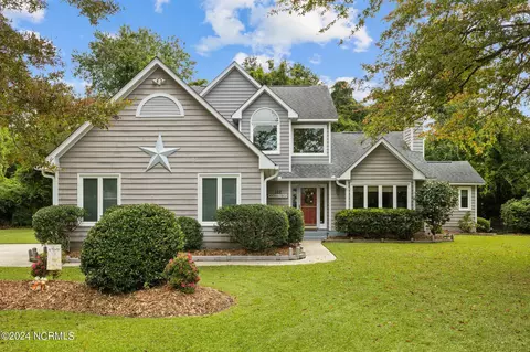 102 Wistaria Cir, Morehead City, NC 28557