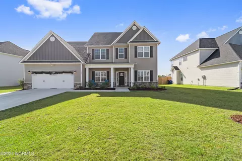724 Hope Dexter Dr, Jacksonville, NC 28546