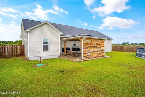 Exterior - 235 Gregory Fork Rd, Richlands, NC 28574 photo 5 of 9