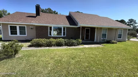 506 Pine Valley Rd, Jacksonville, NC 28546