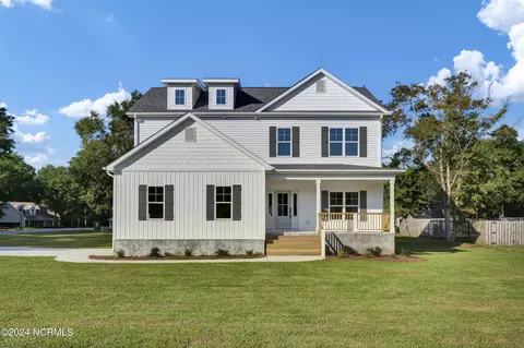 102 Shore Ct, Sneads Ferry, NC 28460