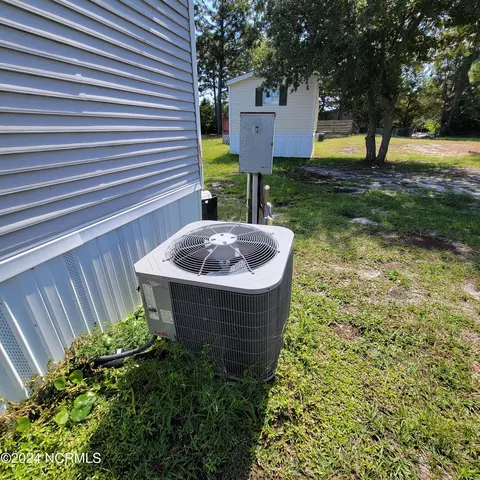 119 N Kings St, Hubert, NC 28539 photo 4