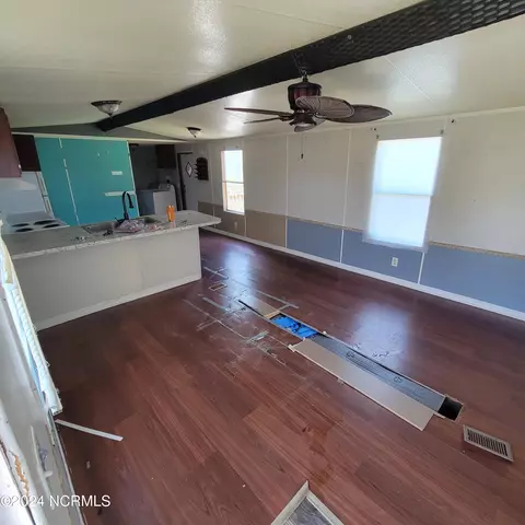 119 N Kings St, Hubert, NC 28539 photo 5