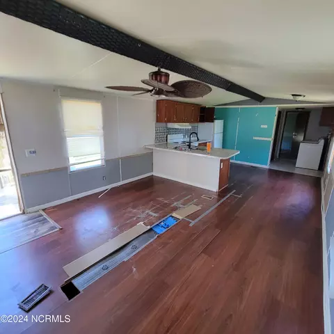 119 N Kings St, Hubert, NC 28539 photo 6