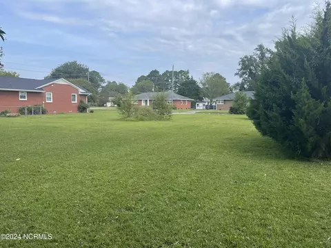 212 Eighth St, Ayden, NC 28513 photo 2