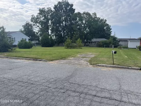 212 Eighth St, Ayden, NC 28513