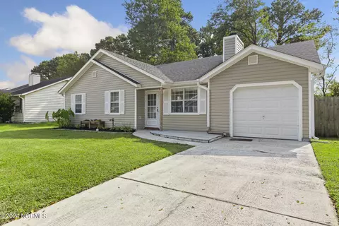 2913 Norbrick St, Midway Park, NC 28544
