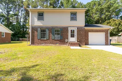 104 Meadowview Ct, Jacksonville, NC 28546