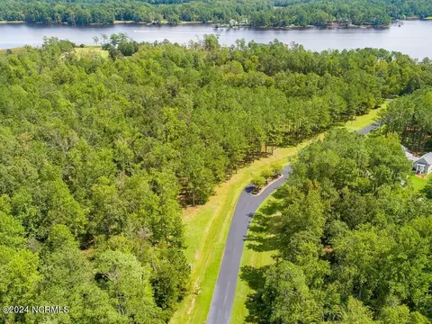 67 Highland Ave, Grantsboro, NC 28529