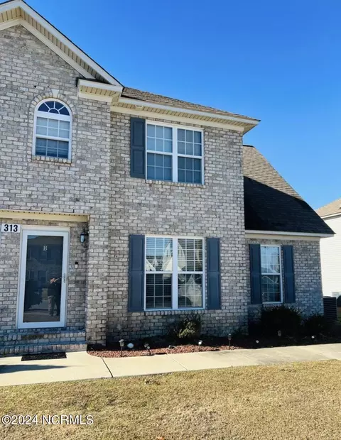 313 S Square Dr #B, Winterville, NC 28590