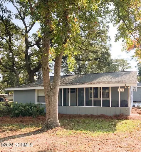 230 NE 62nd St, Oak Island, NC 28465