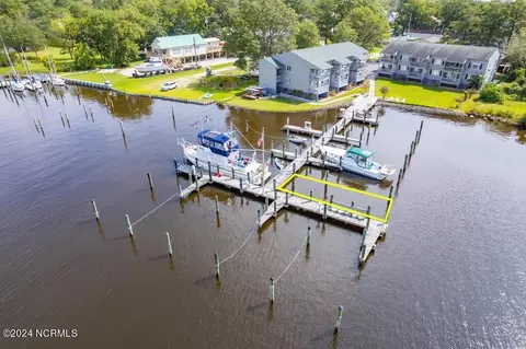 303 Midyette St #A-2, Oriental, NC 28571