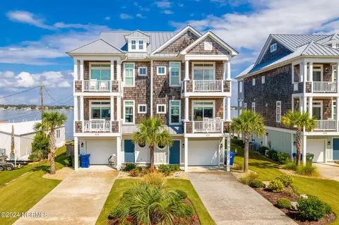 227 Channel Bay Dr, Atlantic Beach, NC 28512