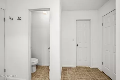 Entry Way - 41 Thicket Rd, Corapeake, NC 27926 photo 2 of 2