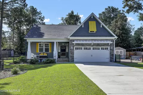 236 Shellbank Dr, Sneads Ferry, NC 28460