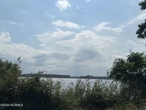 513 Pointe Vista Dr, Elizabeth City, NC 27909