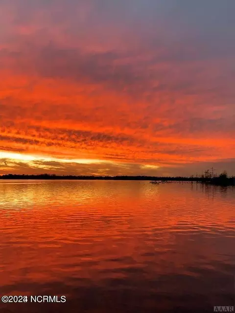 515 Pointe Vista Dr, Elizabeth City, NC 27909