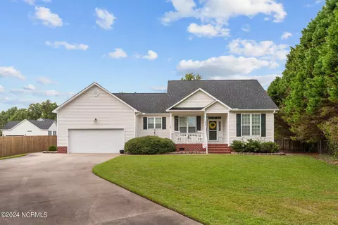 2802 Elizabeth Edwards Ct, Grimesland, NC 27837