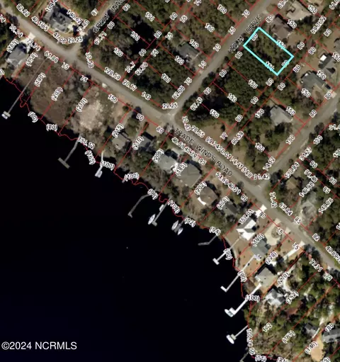 707 Helm Dr, New Bern, NC 28560