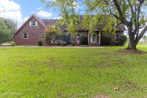 562 Pasture Branch Rd, Rose Hill, NC 28458
