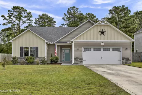 708 Crystal Cove Ct, Sneads Ferry, NC 28460