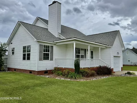 2795 Prestonwood Dr, Grimesland, NC 27837