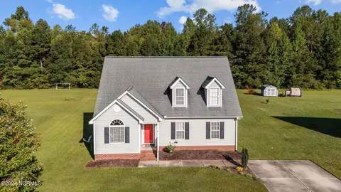705 Northgate Dr, Washington, NC 27889