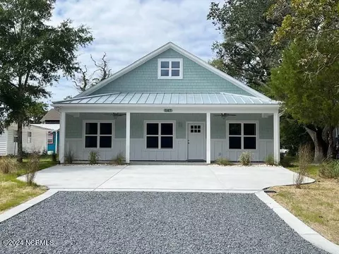 147 NW 2nd St, Oak Island, NC 28465