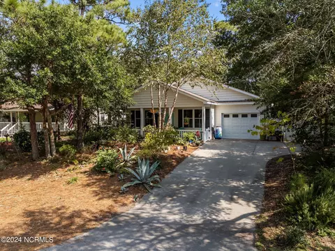 208 NE 39th St, Oak Island, NC 28465