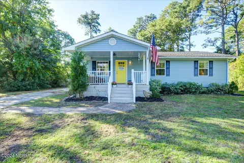 411 Sandy Point Rd, New Bern, NC 28560