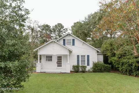 649 Oak Ave, Hamlet, NC 28345