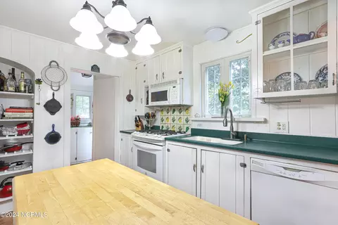 Kitchen - 40 Caddell Rd, Pinehurst, NC 28374 photo 2 of 3